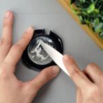 Cách gỡ keo 502 trên sắt nhanh chóng, không ảnh hưởng bề mặt – Hướng dẫn chi tiết từ A đến Z cách gỡ keo 502 trên sắt
